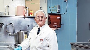 Quién fue Thomas Noguchi, el