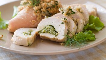 Rollitos de pollo con pesto,