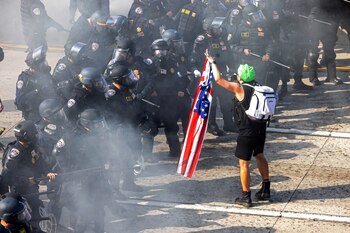 Durante los disturbios, la policía
