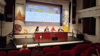Estrechar las relaciones comerciales entre