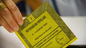Italia vota en referéndum cambiar